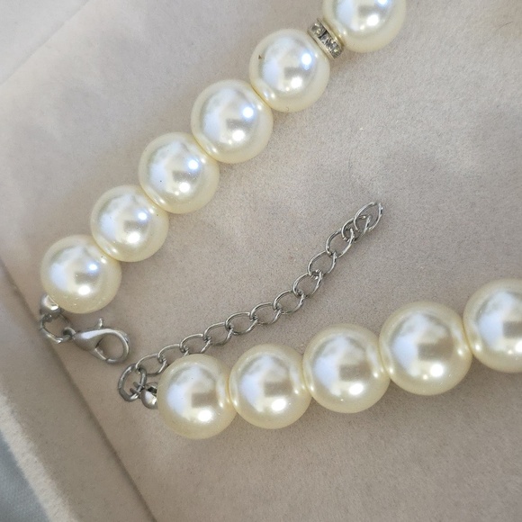 Elegant White Glass Pearl with Rhinestone Necklace Earrings and Bracelet Set - Picture 15 of 17